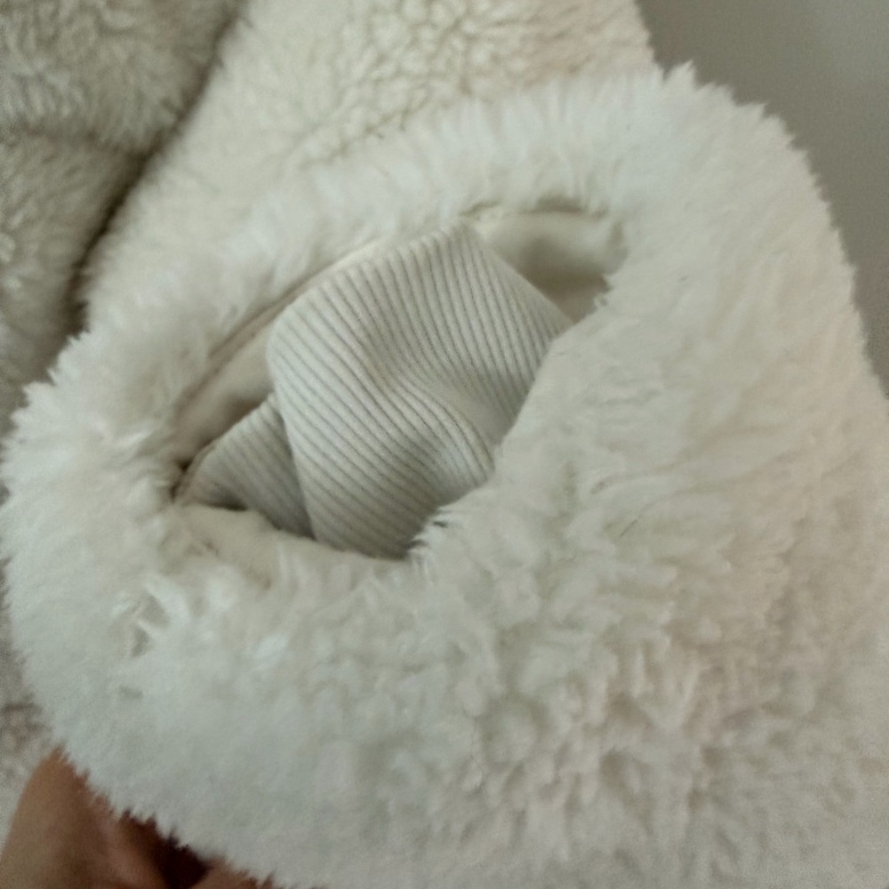 ALO Yoga Cream Teddy Jacket - Picture 7 of 7
